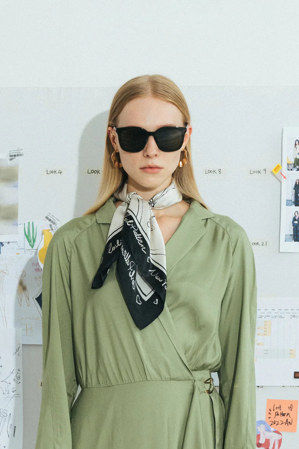 "New York In Sketches" Silk Pocket Square & Silk Scarf Set - Black & White
