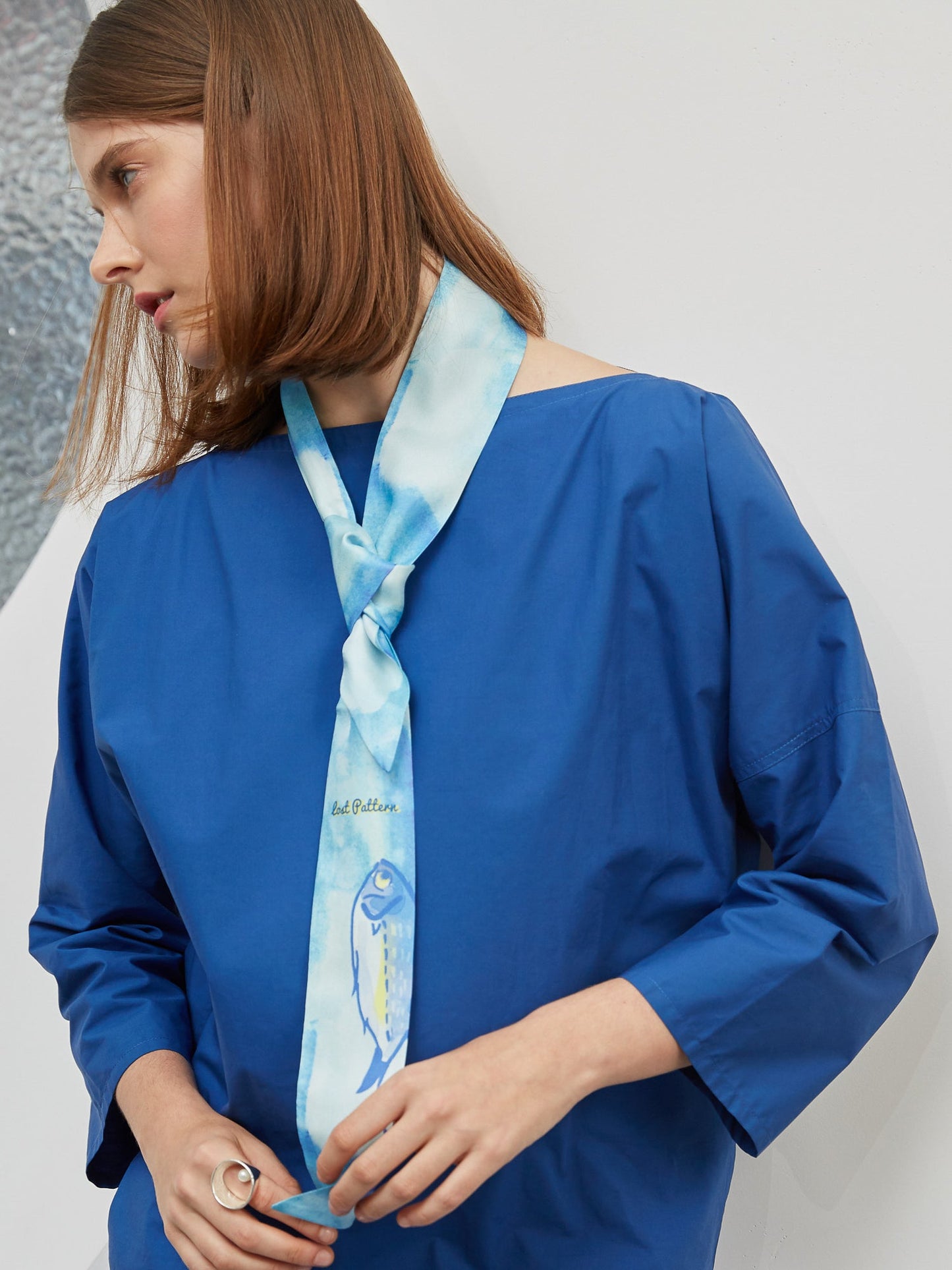 ”Blue Fin“ Silk Skinny Scarf